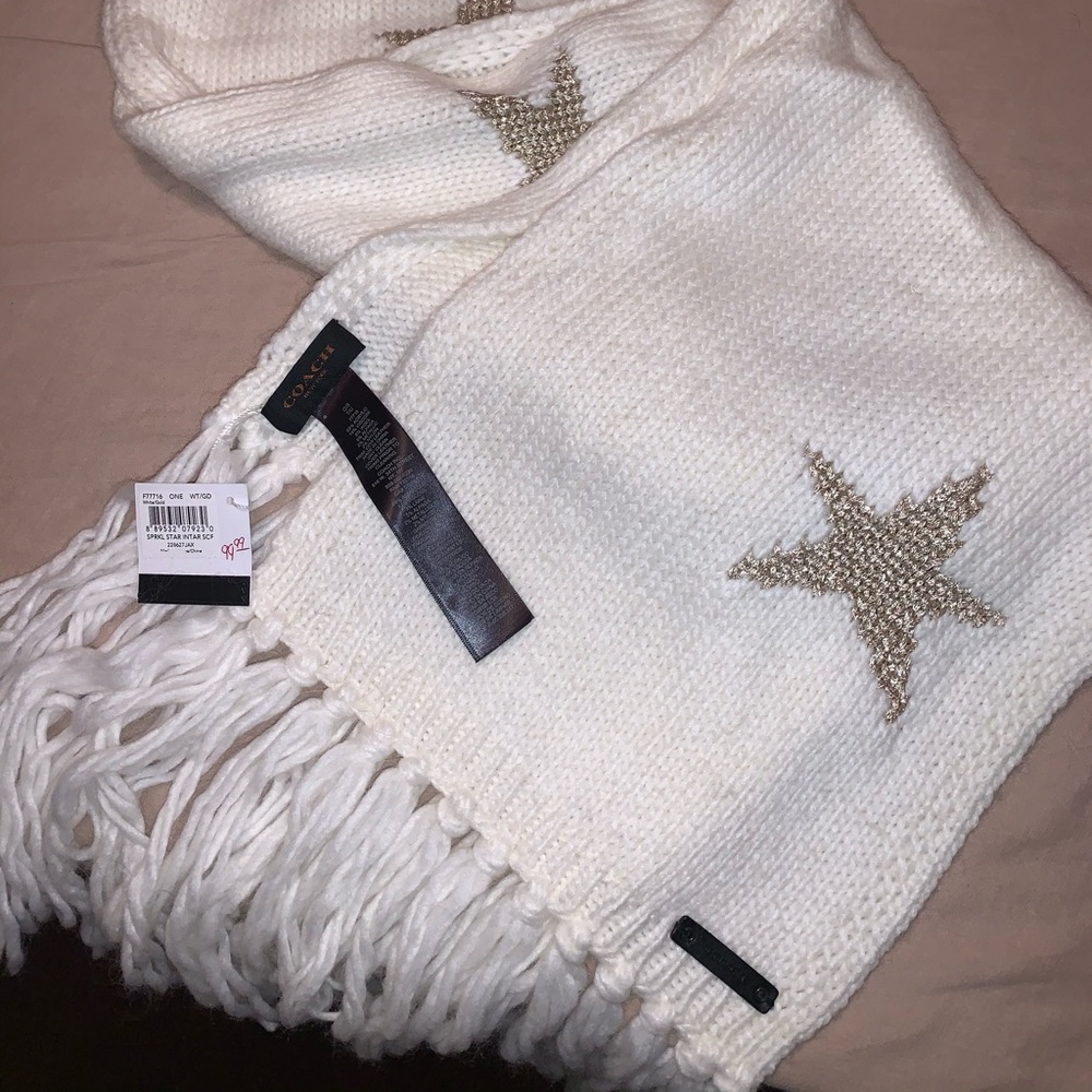 BRAND NEW WITH TAGS never worn COACH scarf